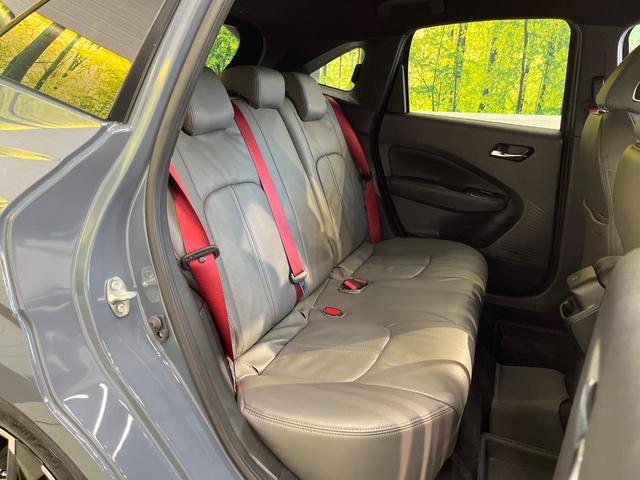 オーラ ニスモ　後期　９型コネクトナビ　全周囲カメラ　ＢＯＳＥサウンド　ブラックルーフ　衝突被害軽減システム　プロパイロット　禁煙車　シートヒーター　パワーシート　コーナーセンサー　スマートキー　ＬＥＤヘッド　ＥＴＣ（10枚目）