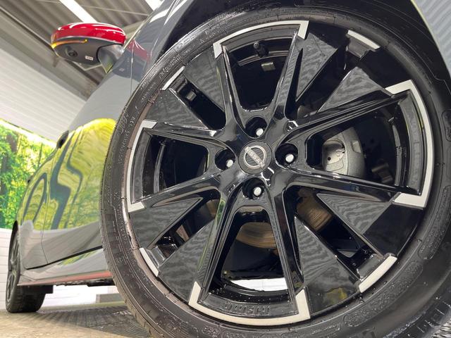 オーラ ニスモ　後期　９型コネクトナビ　全周囲カメラ　ＢＯＳＥサウンド　ブラックルーフ　衝突被害軽減システム　プロパイロット　禁煙車　シートヒーター　パワーシート　コーナーセンサー　スマートキー　ＬＥＤヘッド　ＥＴＣ（14枚目）