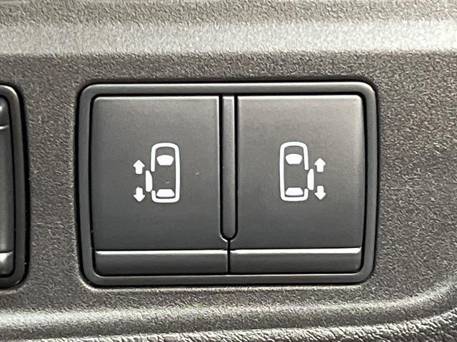 セレナ ハイウェイスターＶ　フリップダウンモニター　純正１０型ナビ　アラウンドビューモニター　プロパイロット　ハンズフリー両側電動スライド　ＢＳＭ　オートハイビーム　クリアランスソナー　ＬＥＤヘッドライト　禁煙車（6枚目）