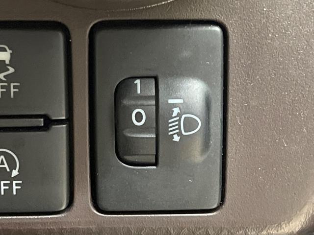 トール Ｇ　リミテッド　ＳＡＩＩＩ　純正ナビ　パノラマモニター　両側パワースライドドア　スマートアシストＩＩＩ　クルーズコントロール　シートヒーター　コーナーセンサー　オートハイビーム　スマートキー　ＥＴＣ　Ｂｌｕｅｔｏｏｔｈ　フルセグ（34枚目）