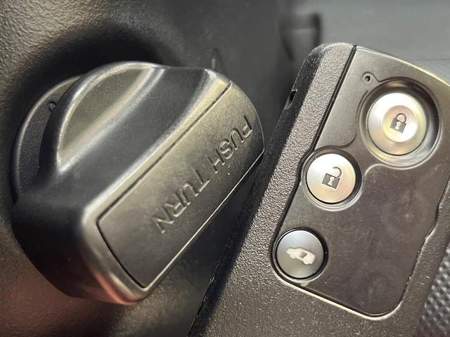 フリード Ｇ　ジャストセレクション　純正ナビ　オートライト　スマートキー　ＥＴＣ　バックカメラ　Ｂｌｕｅｔｏｏｔｈ　ＨＩＤヘッドライト　パワースライドドア　電動格納ミラー　オートエアコン（6枚目）