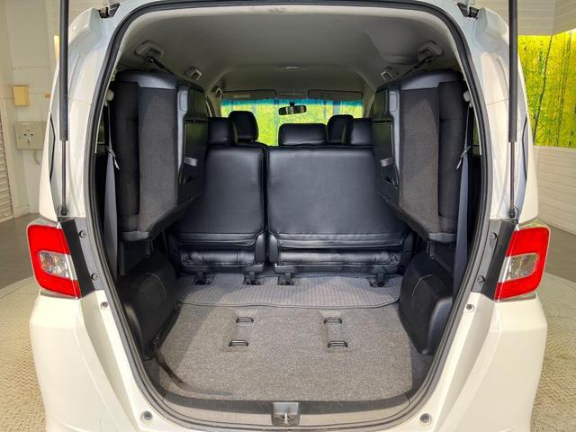 フリード Ｇ　ジャストセレクション　純正ナビ　オートライト　スマートキー　ＥＴＣ　バックカメラ　Ｂｌｕｅｔｏｏｔｈ　ＨＩＤヘッドライト　パワースライドドア　電動格納ミラー　オートエアコン（11枚目）