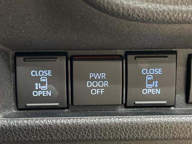 シエンタ ハイブリッドＺ　１０．５インチナビ　フリップダウンモニター　パノラミックビューモニター　ＢＳＭ　トヨタチームメイト　ステアリングヒーター　アクセサリーコンセント　シートヒーターオートハイビーム　セーフティセンス（8枚目）