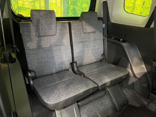 シエンタ ハイブリッドＺ　１０．５インチナビ　フリップダウンモニター　パノラミックビューモニター　ＢＳＭ　トヨタチームメイト　ステアリングヒーター　アクセサリーコンセント　シートヒーターオートハイビーム　セーフティセンス（11枚目）