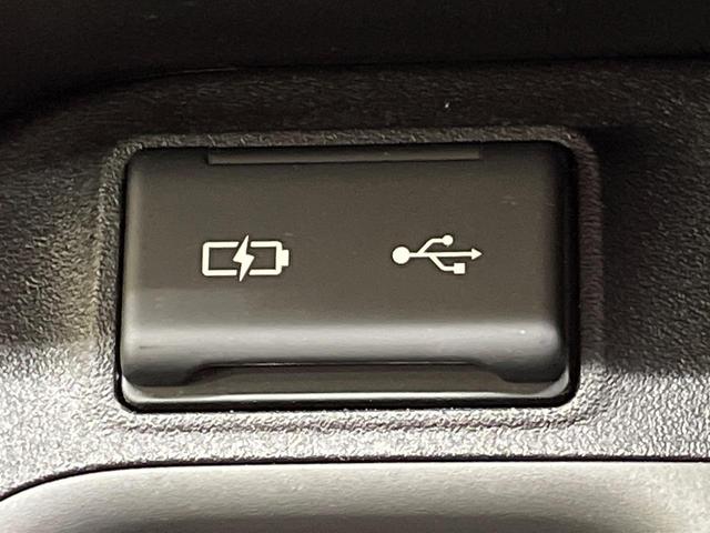 シエンタ ハイブリッドＺ　１０．５インチナビ　フリップダウンモニター　パノラミックビューモニター　ＢＳＭ　トヨタチームメイト　ステアリングヒーター　アクセサリーコンセント　シートヒーターオートハイビーム　セーフティセンス（49枚目）