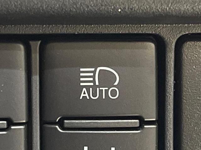 ヴォクシー ＺＳ　煌　後期　純正１０インチナビ　モデリスタエアロ　フリップダウンモニター　両側パワースライドドア　クルーズコントロール　セーフティセンス　オートハイビーム　ＬＥＤヘッドライト　バックカメラ　スマートキー（28枚目）