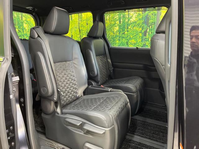 ヴォクシー ハイブリッドＳ－Ｚ　純正１０．５型ディスプレイオーディオ　快適利便ＰＫＧ　三眼ＬＥＤヘッドライト　両側電動ドア　全周囲カメラ　衝突軽減　レーダークルーズ　禁煙車　電動リアゲート　ハーフレザー　ドラレコ　コーナーセンサー（9枚目）