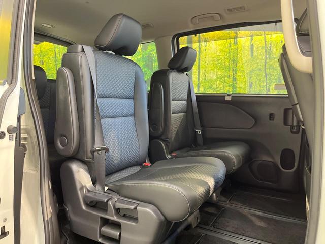 セレナ ｅ－パワー　ハイウェイスターＶ　純正１０インチナビ　フリップダウンモニター　プロパイロット　ハンズフリー両側パワースライドドア　インテリジェントルームミラー　ＢＳＭ　アラウンドビューモニター　電動パーキンクブレーキ（9枚目）