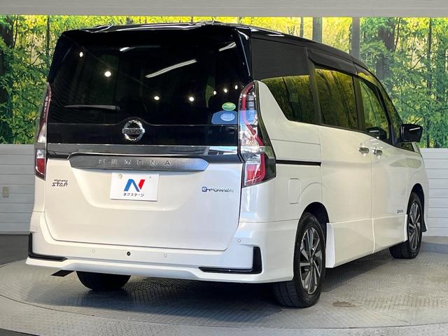 セレナ ｅ－パワー　ハイウェイスターＶ　純正１０インチナビ　フリップダウンモニター　プロパイロット　ハンズフリー両側パワースライドドア　インテリジェントルームミラー　ＢＳＭ　アラウンドビューモニター　電動パーキンクブレーキ（17枚目）