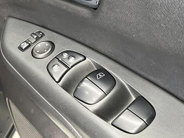 セレナ ｅ－パワー　ハイウェイスターＶ　純正１０インチナビ　フリップダウンモニター　プロパイロット　ハンズフリー両側パワースライドドア　インテリジェントルームミラー　ＢＳＭ　アラウンドビューモニター　電動パーキンクブレーキ（42枚目）