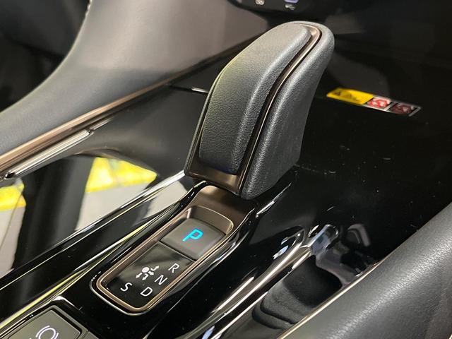ヴェルファイアハイブリッド Ｚ　プレミア　１４インチナビ　ユニバーサルステップ　１３．２インチ有機ＥＬフリップダウンモニター　左右独立ムーンルーフ　エグゼクティブパワーシート　デジタルインナーミラー　トヨタチームメイト　ＢＳＭ　ＨＵＤ（24枚目）