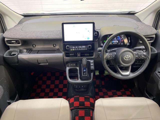 シエンタ ハイブリッドＺ　７人乗　ナビ機能付き１０．５型ディスプレイオーディオ　全周囲カメラ　両側電動ドア　コンフォートＰＫＧ　天井サーキュレーター　１００Ｖ電源　セーフティセンス　レーダークルーズ　禁煙車　前席シートヒーター（2枚目）