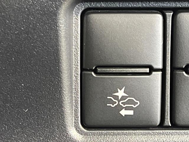 ヴォクシー ハイブリッドＺＳ　煌ＩＩＩ　純正９インチナビ　フリップダウンモニター　セーフティセンス　クルーズコントロール　両側パワースライドドア　シートヒーター　インテリジェントクリアランスソナー　オートハイビーム　バッックカメラ（4枚目）