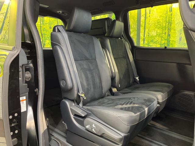 ヴォクシー ハイブリッドＺＳ　煌ＩＩＩ　純正９インチナビ　フリップダウンモニター　セーフティセンス　クルーズコントロール　両側パワースライドドア　シートヒーター　インテリジェントクリアランスソナー　オートハイビーム　バッックカメラ（9枚目）