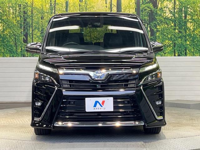 ヴォクシー ハイブリッドＺＳ　煌ＩＩＩ　純正９インチナビ　フリップダウンモニター　セーフティセンス　クルーズコントロール　両側パワースライドドア　シートヒーター　インテリジェントクリアランスソナー　オートハイビーム　バッックカメラ（15枚目）