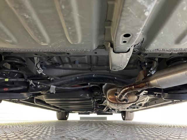 ヴォクシー ハイブリッドＺＳ　煌ＩＩＩ　純正９インチナビ　フリップダウンモニター　セーフティセンス　クルーズコントロール　両側パワースライドドア　シートヒーター　インテリジェントクリアランスソナー　オートハイビーム　バッックカメラ（19枚目）