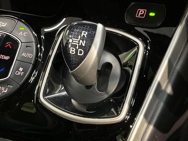 ヴォクシー ハイブリッドＺＳ　煌ＩＩＩ　純正９インチナビ　フリップダウンモニター　セーフティセンス　クルーズコントロール　両側パワースライドドア　シートヒーター　インテリジェントクリアランスソナー　オートハイビーム　バッックカメラ（24枚目）