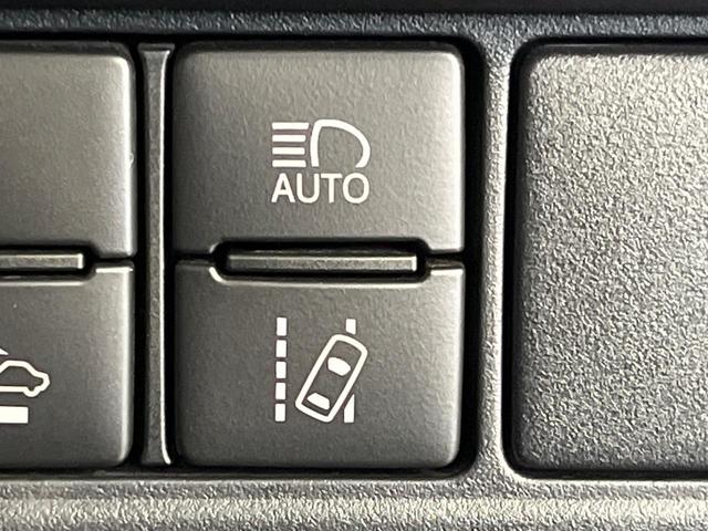 ヴォクシー ハイブリッドＺＳ　煌ＩＩＩ　純正９インチナビ　フリップダウンモニター　セーフティセンス　クルーズコントロール　両側パワースライドドア　シートヒーター　インテリジェントクリアランスソナー　オートハイビーム　バッックカメラ（33枚目）