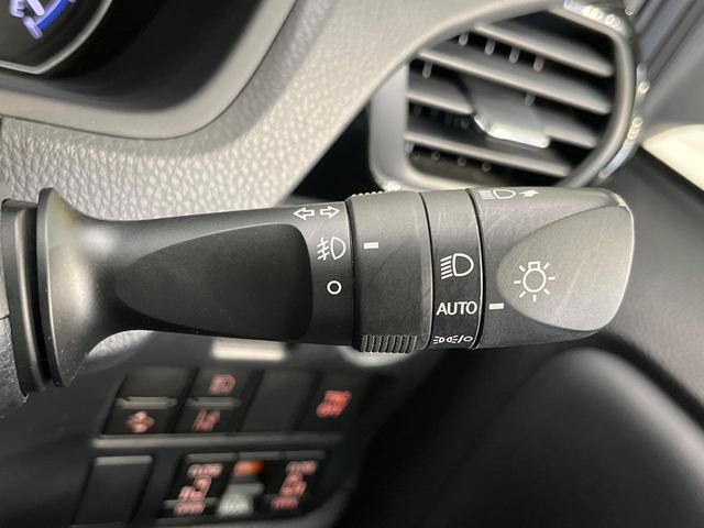 ヴォクシー ハイブリッドＺＳ　煌ＩＩＩ　純正９インチナビ　フリップダウンモニター　セーフティセンス　クルーズコントロール　両側パワースライドドア　シートヒーター　インテリジェントクリアランスソナー　オートハイビーム　バッックカメラ（39枚目）