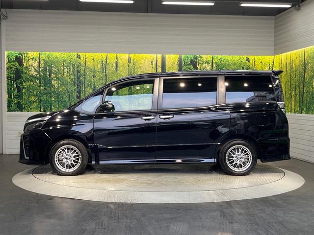 ヴォクシー ハイブリッドＺＳ　煌ＩＩＩ　純正９インチナビ　フリップダウンモニター　セーフティセンス　クルーズコントロール　両側パワースライドドア　シートヒーター　インテリジェントクリアランスソナー　オートハイビーム　バッックカメラ（62枚目）