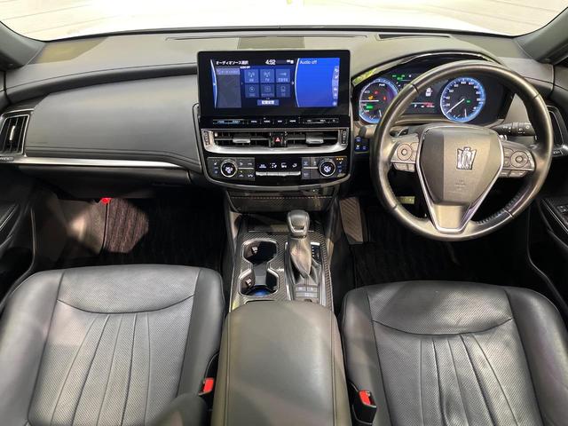クラウンハイブリッド ＲＳアドバンス　純正１２．３型ナビ　全周囲カメラ　デジタルインナーミラー　レーダクルーズ　三眼ＬＥＤヘッド　シートベンチレーション　ステアリングヒーター　本革シート　パワーシート　ＨＵＤ　ＥＴＣ　純正１８ＡＷ　禁煙車（2枚目）
