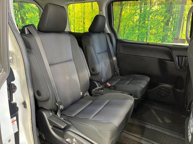 ヴォクシー ＺＳ　煌　ＢＩＧ－Ｘ９インチナビ　フリップダウンモニター　両側パワースライドドア　ＬＥＤヘッドライト　オートライト　バックカメラ　Ｂｌｕｅｔｏｏｔｈ　フルセグ　スマートキー　ＥＴＣ　フロントフォグライト（9枚目）