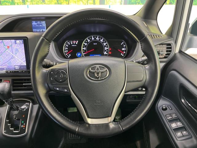 ヴォクシー ＺＳ　煌　ＢＩＧ－Ｘ９インチナビ　フリップダウンモニター　両側パワースライドドア　ＬＥＤヘッドライト　オートライト　バックカメラ　Ｂｌｕｅｔｏｏｔｈ　フルセグ　スマートキー　ＥＴＣ　フロントフォグライト（12枚目）