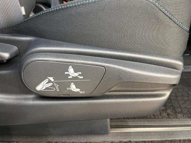 ヴォクシー ＺＳ　煌　ＢＩＧ－Ｘ９インチナビ　フリップダウンモニター　両側パワースライドドア　ＬＥＤヘッドライト　オートライト　バックカメラ　Ｂｌｕｅｔｏｏｔｈ　フルセグ　スマートキー　ＥＴＣ　フロントフォグライト（40枚目）