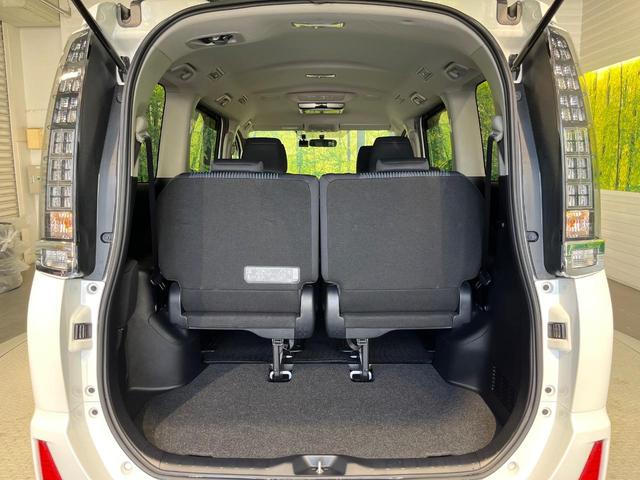 ヴォクシー ＺＳ　煌　ＢＩＧ－Ｘ９インチナビ　フリップダウンモニター　両側パワースライドドア　ＬＥＤヘッドライト　オートライト　バックカメラ　Ｂｌｕｅｔｏｏｔｈ　フルセグ　スマートキー　ＥＴＣ　フロントフォグライト（42枚目）