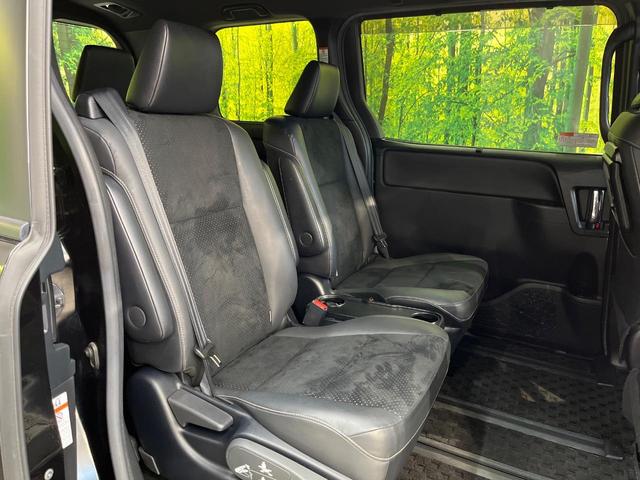 ヴォクシー ＺＳ　煌ＩＩＩ　後期　７人乗り　９型ＢＩＧ－Ｘ　後席モニター　バックカメラ　両側電動ドア　セーフティセンス　禁煙車　ハーフレザーシート　コーナーセンサー　スマートキー　ＬＥＤヘッド　ＥＴＣ　クルコン　オートハイビーム（9枚目）