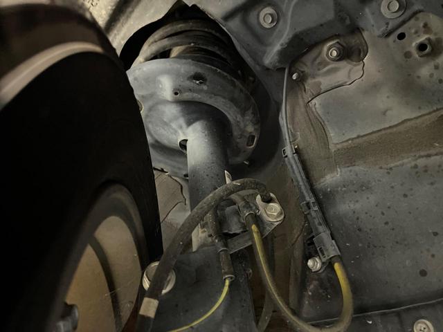 ヴォクシー ＺＳ　煌ＩＩＩ　後期　７人乗り　９型ＢＩＧ－Ｘ　後席モニター　バックカメラ　両側電動ドア　セーフティセンス　禁煙車　ハーフレザーシート　コーナーセンサー　スマートキー　ＬＥＤヘッド　ＥＴＣ　クルコン　オートハイビーム（20枚目）