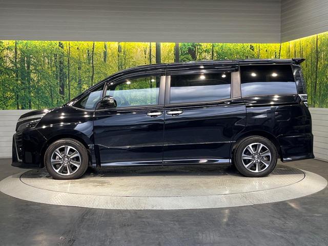 ヴォクシー ＺＳ　煌ＩＩＩ　後期　７人乗り　９型ＢＩＧ－Ｘ　後席モニター　バックカメラ　両側電動ドア　セーフティセンス　禁煙車　ハーフレザーシート　コーナーセンサー　スマートキー　ＬＥＤヘッド　ＥＴＣ　クルコン　オートハイビーム（25枚目）