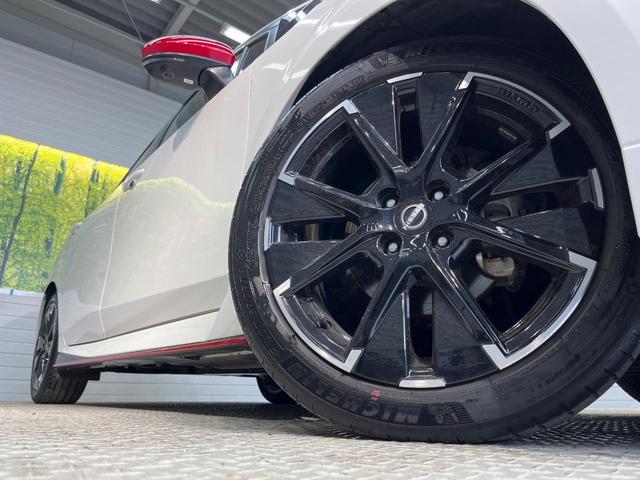 �y�����P�V�C���`�A���~�z�C�[���z�O�ςɃ}�b�`���������A���~�z�C�[���𑕒����Ă���܂��B�e��ЊO�A���~�z�C�[����A�X�^�b�h���X�^�C�����戵�����Ă���܂��B���񂲑��k����������