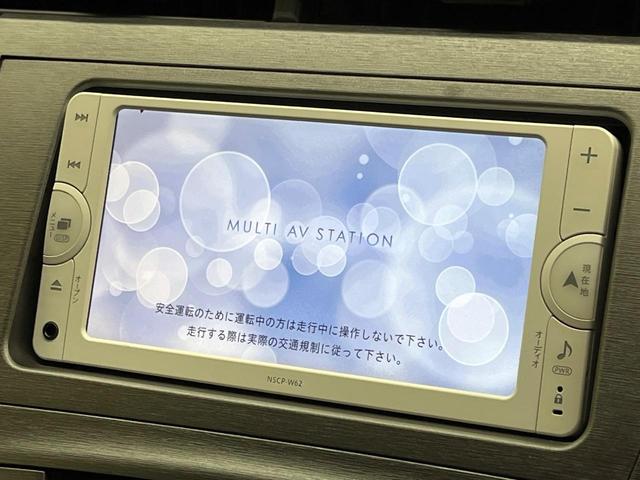 プリウス Ｓ　純正ＳＤナビ　禁煙車　スマートキー　ＨＩＤヘッドランプ　ビルトインＥＴＣ　純正１５インチアルミ　オートライト　オートエアコン　Ｂｌｕｅｔｏｏｔｈ再生　ＣＤ再生　地デジ（3枚目）