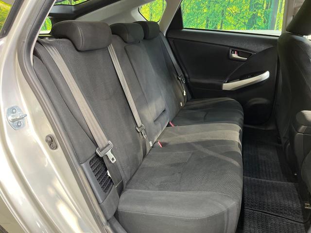 プリウス Ｓ　純正ＳＤナビ　禁煙車　スマートキー　ＨＩＤヘッドランプ　ビルトインＥＴＣ　純正１５インチアルミ　オートライト　オートエアコン　Ｂｌｕｅｔｏｏｔｈ再生　ＣＤ再生　地デジ（9枚目）