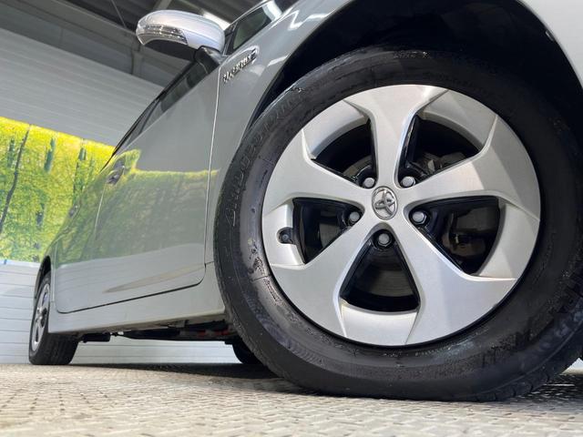 プリウス Ｓ　純正ＳＤナビ　禁煙車　スマートキー　ＨＩＤヘッドランプ　ビルトインＥＴＣ　純正１５インチアルミ　オートライト　オートエアコン　Ｂｌｕｅｔｏｏｔｈ再生　ＣＤ再生　地デジ（13枚目）