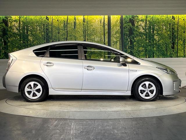 プリウス Ｓ　純正ＳＤナビ　禁煙車　スマートキー　ＨＩＤヘッドランプ　ビルトインＥＴＣ　純正１５インチアルミ　オートライト　オートエアコン　Ｂｌｕｅｔｏｏｔｈ再生　ＣＤ再生　地デジ（26枚目）