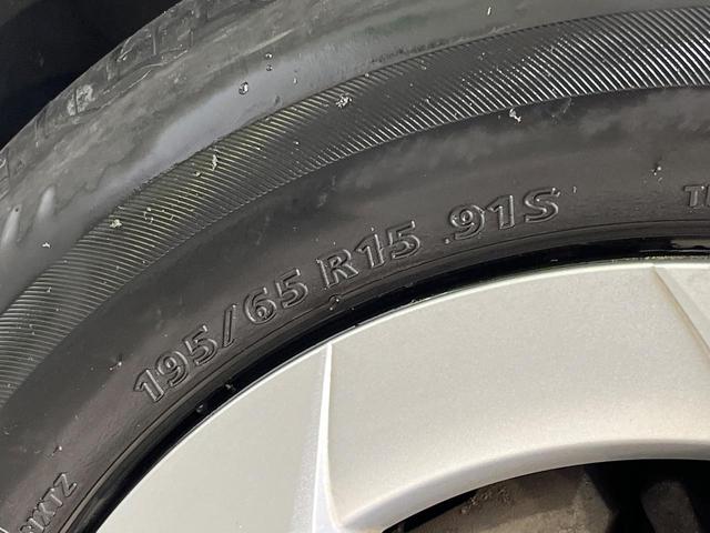 プリウス Ｓ　純正ＳＤナビ　禁煙車　スマートキー　ＨＩＤヘッドランプ　ビルトインＥＴＣ　純正１５インチアルミ　オートライト　オートエアコン　Ｂｌｕｅｔｏｏｔｈ再生　ＣＤ再生　地デジ（31枚目）