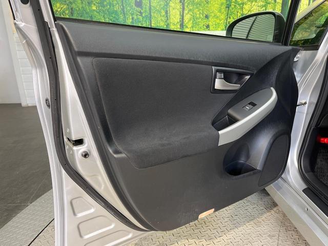 プリウス Ｓ　純正ＳＤナビ　禁煙車　スマートキー　ＨＩＤヘッドランプ　ビルトインＥＴＣ　純正１５インチアルミ　オートライト　オートエアコン　Ｂｌｕｅｔｏｏｔｈ再生　ＣＤ再生　地デジ（38枚目）