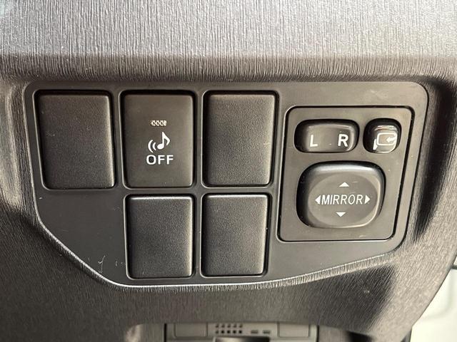 プリウス Ｓ　純正ＳＤナビ　禁煙車　スマートキー　ＨＩＤヘッドランプ　ビルトインＥＴＣ　純正１５インチアルミ　オートライト　オートエアコン　Ｂｌｕｅｔｏｏｔｈ再生　ＣＤ再生　地デジ（43枚目）