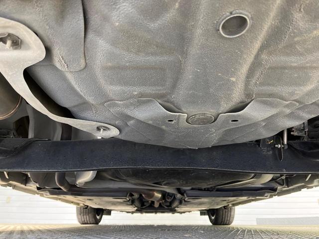 オーラ Ｇ　レザーエディション　コネクトナビ　ＢＯＳＥサウンド　アラウンドビューモニター　プロパイロット　インテリジェントルームミラー　ＢＳＭ　電動パーキングブレーキ　革シート　ＬＥＤヘッドライト　オートハイビーム（19枚目）