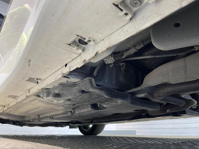 オーラ Ｇ　レザーエディション　コネクトナビ　ＢＯＳＥサウンド　アラウンドビューモニター　プロパイロット　インテリジェントルームミラー　ＢＳＭ　電動パーキングブレーキ　革シート　ＬＥＤヘッドライト　オートハイビーム（22枚目）