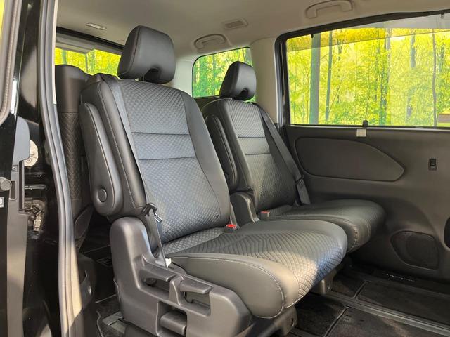 セレナ ｅ－パワー　ハイウェイスターＶ　純正１０インチナビ　フリップダウンモニター　ハンズフリー両側パワースライドドア　インテリジェントルームミラー　プロパイロット　アラウンドビューモニター　防水シート　ＢＳＭ　電動パーキングブレーキ（9枚目）