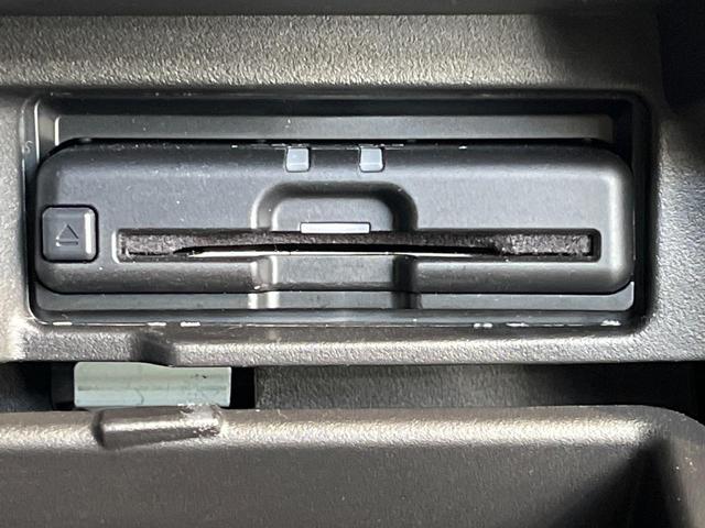 セレナ ｅ－パワー　ハイウェイスターＶ　純正１０インチナビ　フリップダウンモニター　ハンズフリー両側パワースライドドア　インテリジェントルームミラー　プロパイロット　アラウンドビューモニター　防水シート　ＢＳＭ　電動パーキングブレーキ（29枚目）