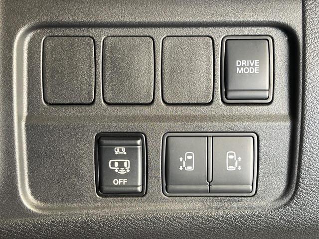 セレナ ｅ－パワー　ハイウェイスターＶ　純正１０インチナビ　フリップダウンモニター　ハンズフリー両側パワースライドドア　インテリジェントルームミラー　プロパイロット　アラウンドビューモニター　防水シート　ＢＳＭ　電動パーキングブレーキ（31枚目）