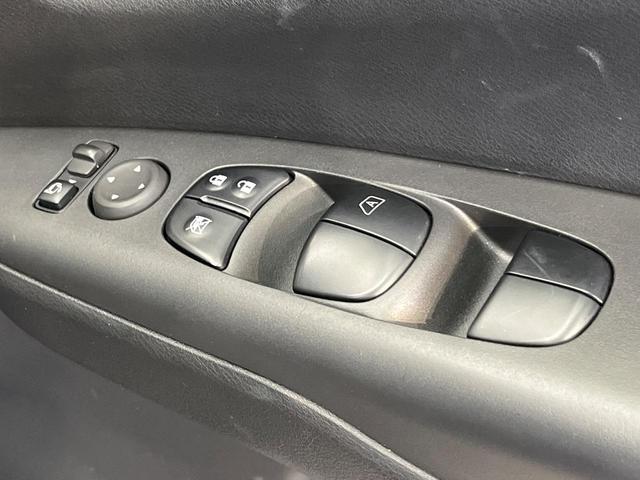 セレナ ｅ－パワー　ハイウェイスターＶ　純正１０インチナビ　フリップダウンモニター　ハンズフリー両側パワースライドドア　インテリジェントルームミラー　プロパイロット　アラウンドビューモニター　防水シート　ＢＳＭ　電動パーキングブレーキ（42枚目）