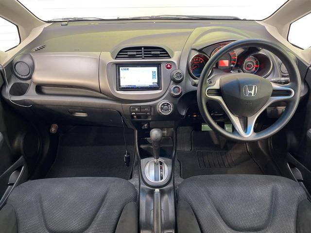 フィット Ｇ・１０ｔｈアニバーサリー　ＳＤナビ　ＥＴＣ　ドラレコ　電動格納ミラー　オートライト　アイドリングストップ　スマートキー　フルセグＴＶ　Ｂｌｕｅｔｏｏｔｈ　ＣＤ　ＤＶＤ（2枚目）