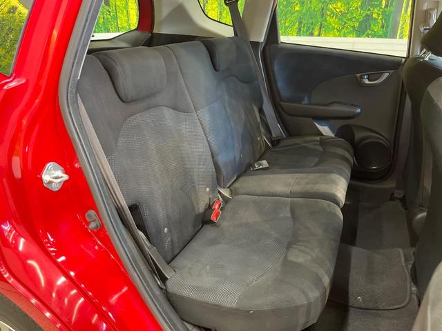 フィット Ｇ・１０ｔｈアニバーサリー　ＳＤナビ　ＥＴＣ　ドラレコ　電動格納ミラー　オートライト　アイドリングストップ　スマートキー　フルセグＴＶ　Ｂｌｕｅｔｏｏｔｈ　ＣＤ　ＤＶＤ（9枚目）