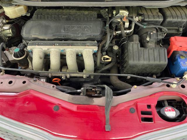 フィット Ｇ・１０ｔｈアニバーサリー　ＳＤナビ　ＥＴＣ　ドラレコ　電動格納ミラー　オートライト　アイドリングストップ　スマートキー　フルセグＴＶ　Ｂｌｕｅｔｏｏｔｈ　ＣＤ　ＤＶＤ（18枚目）