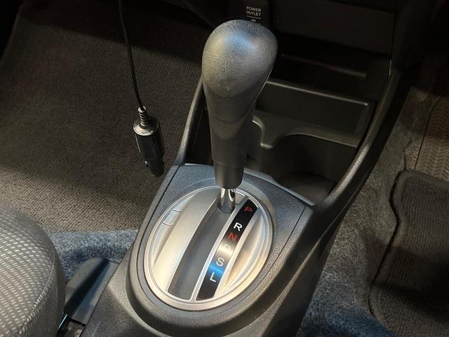 フィット Ｇ・１０ｔｈアニバーサリー　ＳＤナビ　ＥＴＣ　ドラレコ　電動格納ミラー　オートライト　アイドリングストップ　スマートキー　フルセグＴＶ　Ｂｌｕｅｔｏｏｔｈ　ＣＤ　ＤＶＤ（37枚目）